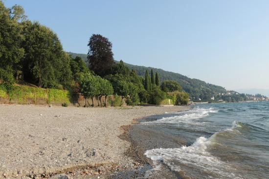 Spiaggia Madonna a Lesa: Una Spiaggia un vero Paradiso di Tranquillità nella Campagna del Lago Maggiore.