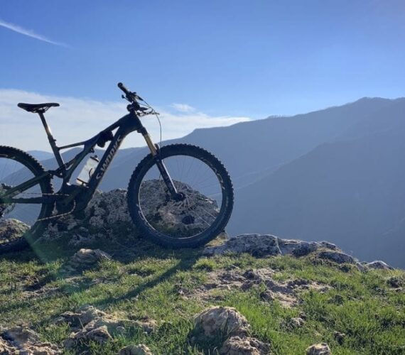 Esplorare i Percorsi Famosi di Mountain Bike intorno al Lago Maggiore: Il Paradiso dei Ciclisti